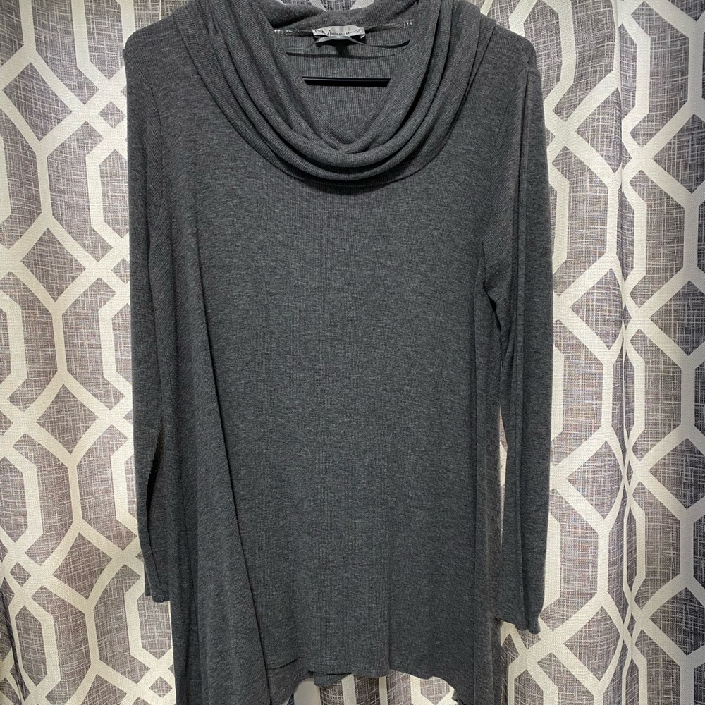 Neiman Marcus gray long sleeve cowl neck top